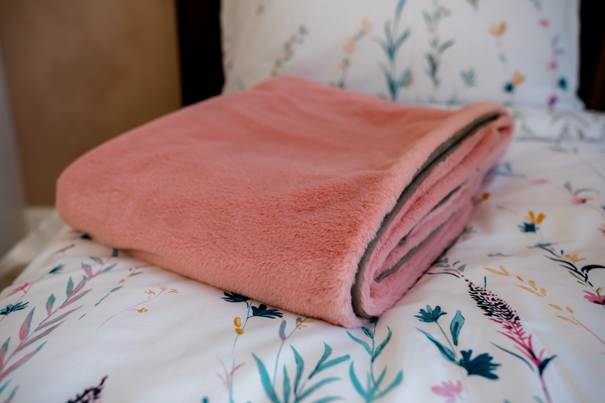 Luxury throw blanket I Blush pink throws I Big sofa throw